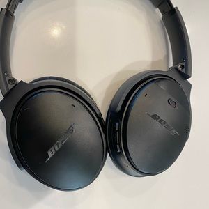 Used. Bose QuietComfort35 Black